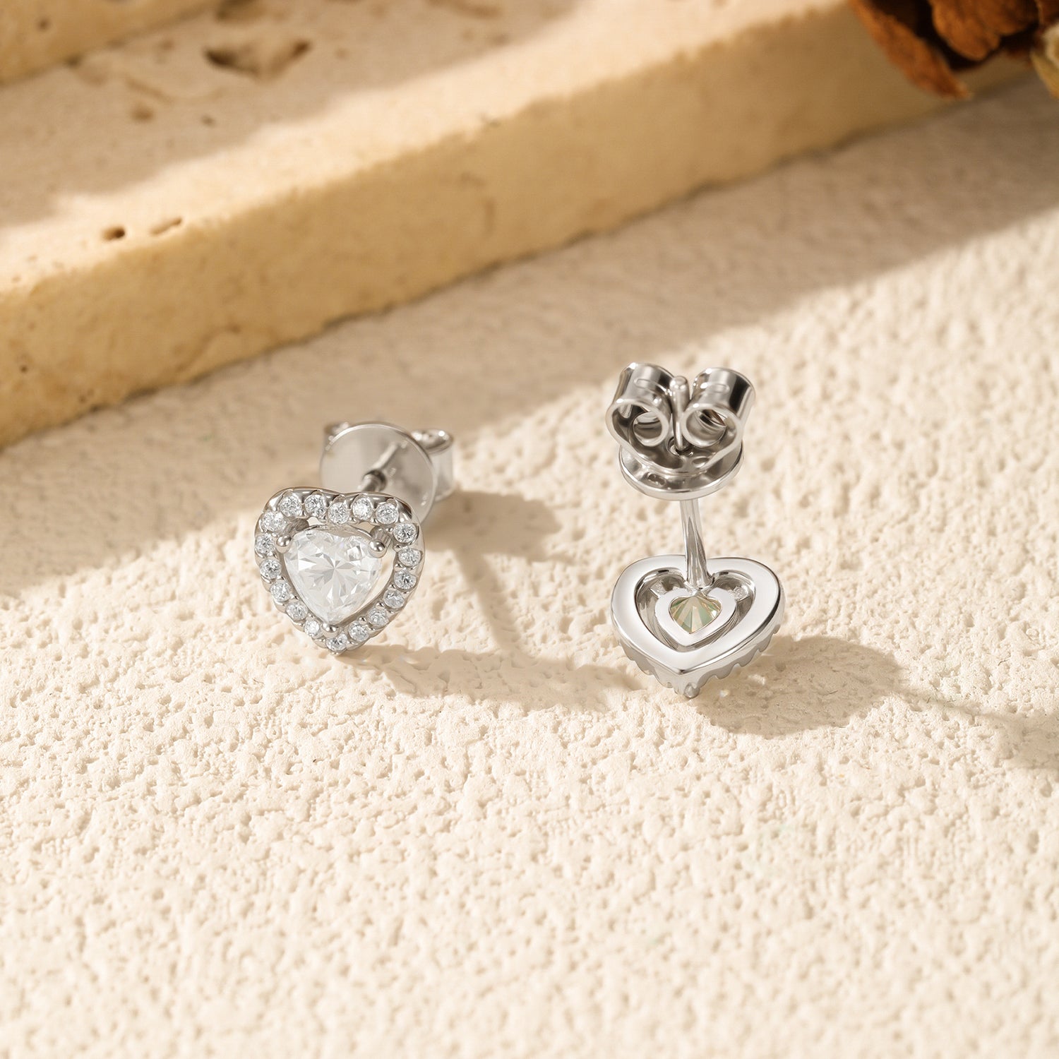 Moissanite S925 Sterling Silver 0.6 Carat Heart Stud Earrings For Women French Style High-end Versatile Rhodium-plated Elegant Heart-shaped Earrings
