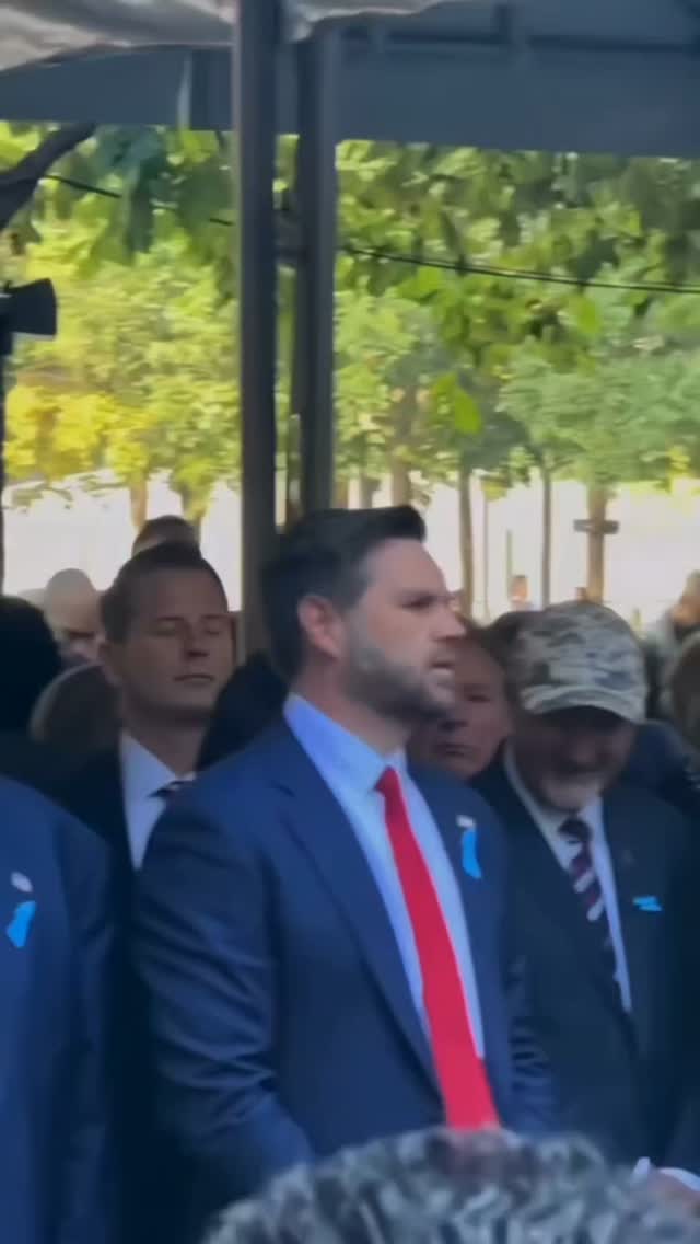 אחרי שלובשים את התכשיטים שלנו ,פתאום כולם מתעניינים בך, זה כזה פשוט חחחחחח 🩵
תשלחו לנו את הפוסט או שתרשמו לנו בתגובות