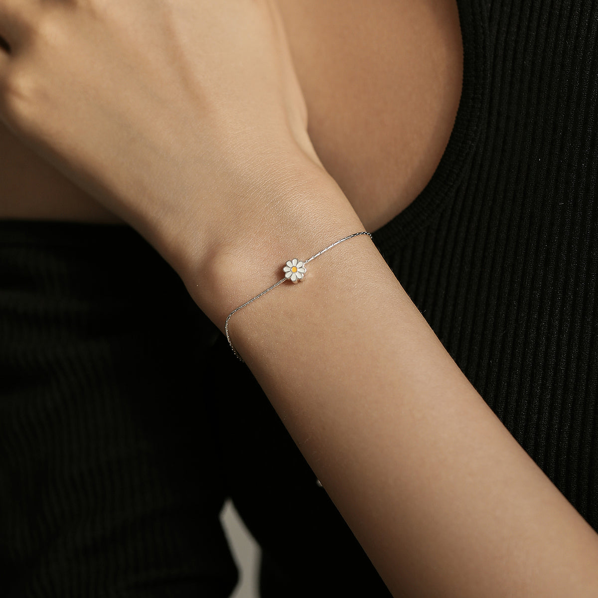 Chen White Flower Bracelet