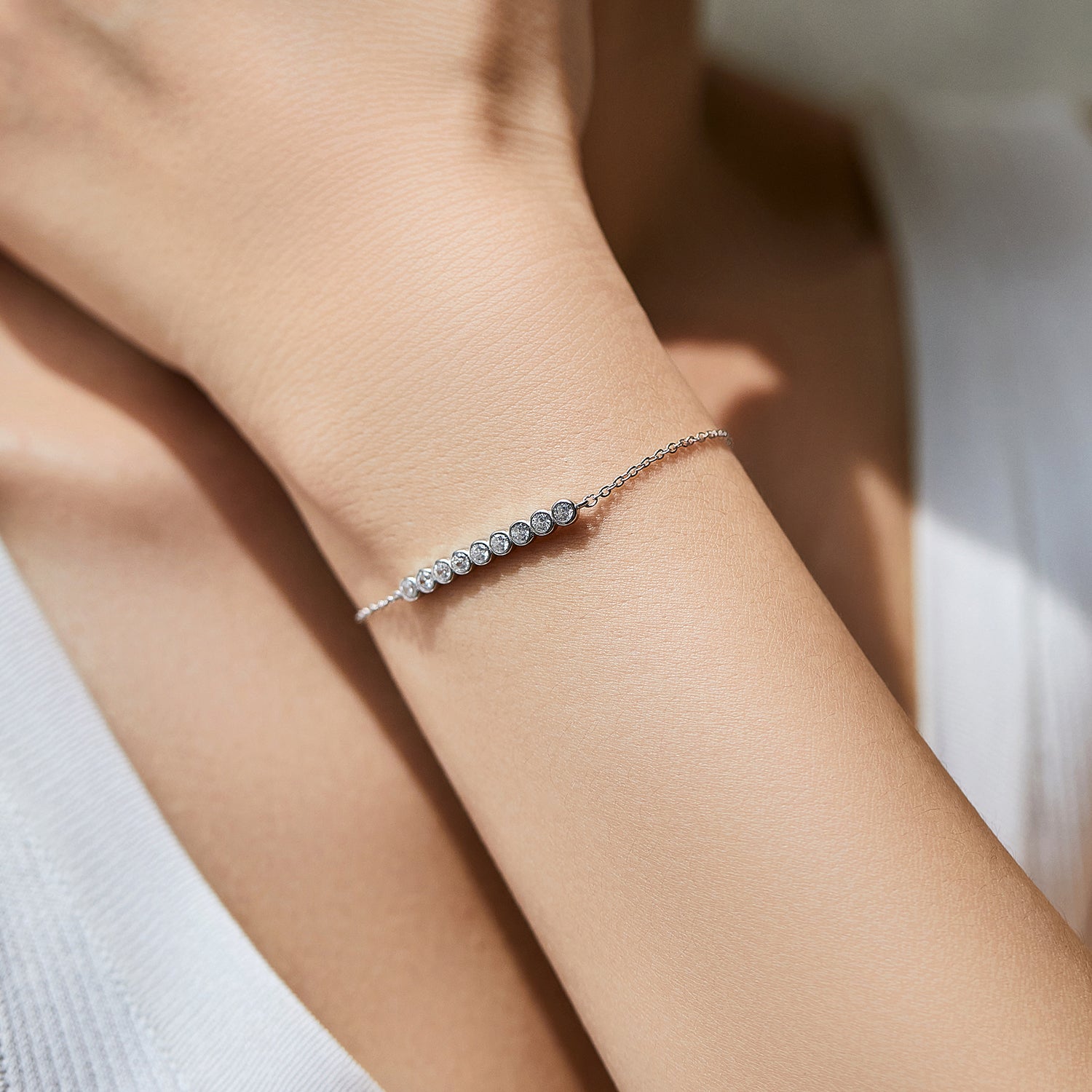 IG Style Women’s 925 Sterling Silver Rhodium Plated Bracelet With Moissanite Inlay And Cable Chain, Featuring 0.03µm Plating Thickness
