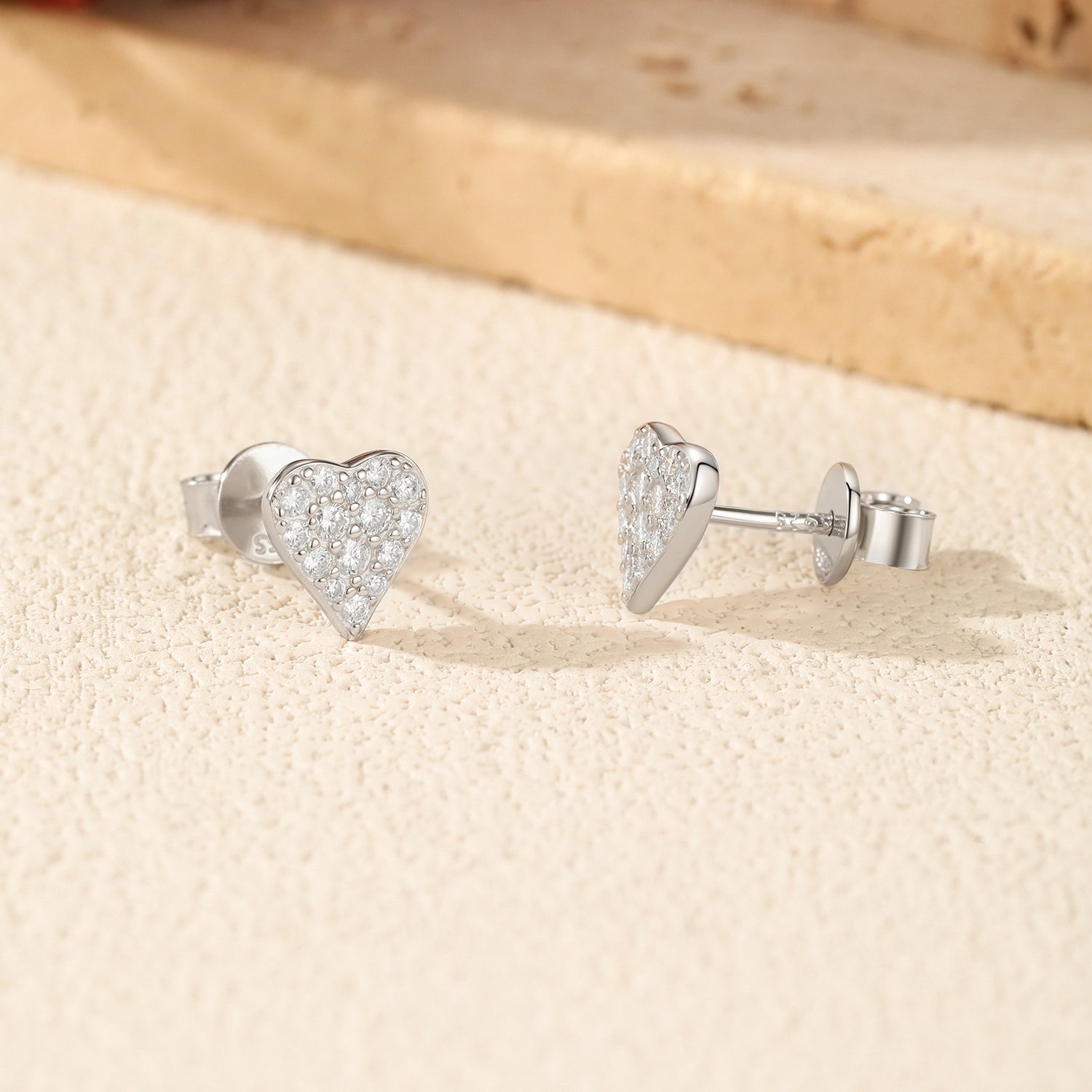 Moissanite S925 Sterling Silver Petite Sparkling Heart-shaped Earrings For Women Rhodium-plated Exquisite High-end Elegant Earrings