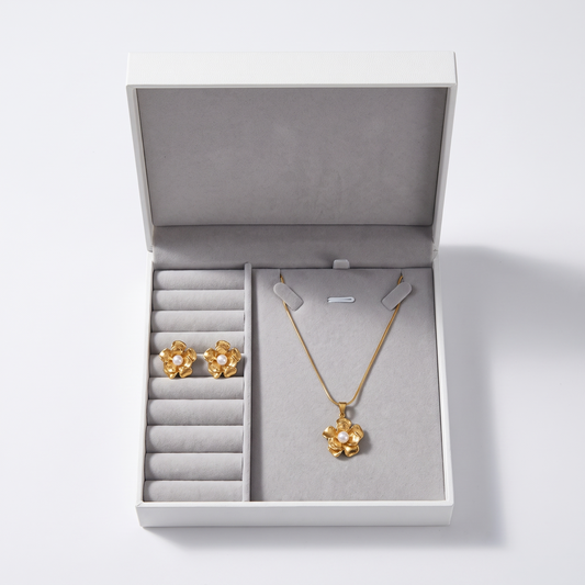 Flower & Pearl Set in the Blair TLV gift box