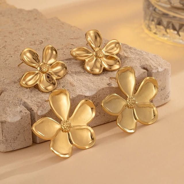 היה לך שבוע ארוך? מגיע לך פיצוי קטן ונוצץ. ✨

✨ TAMAR EARRINGS
💰 מחיר: 69.00₪

Bold gold flowers for your ears.
Sculptur